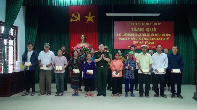Bộ tư lệnh Quân đoàn 12 trao quà, tặng nhà tình nghĩa cho các gia đình chính sách tại huyện Đakrông