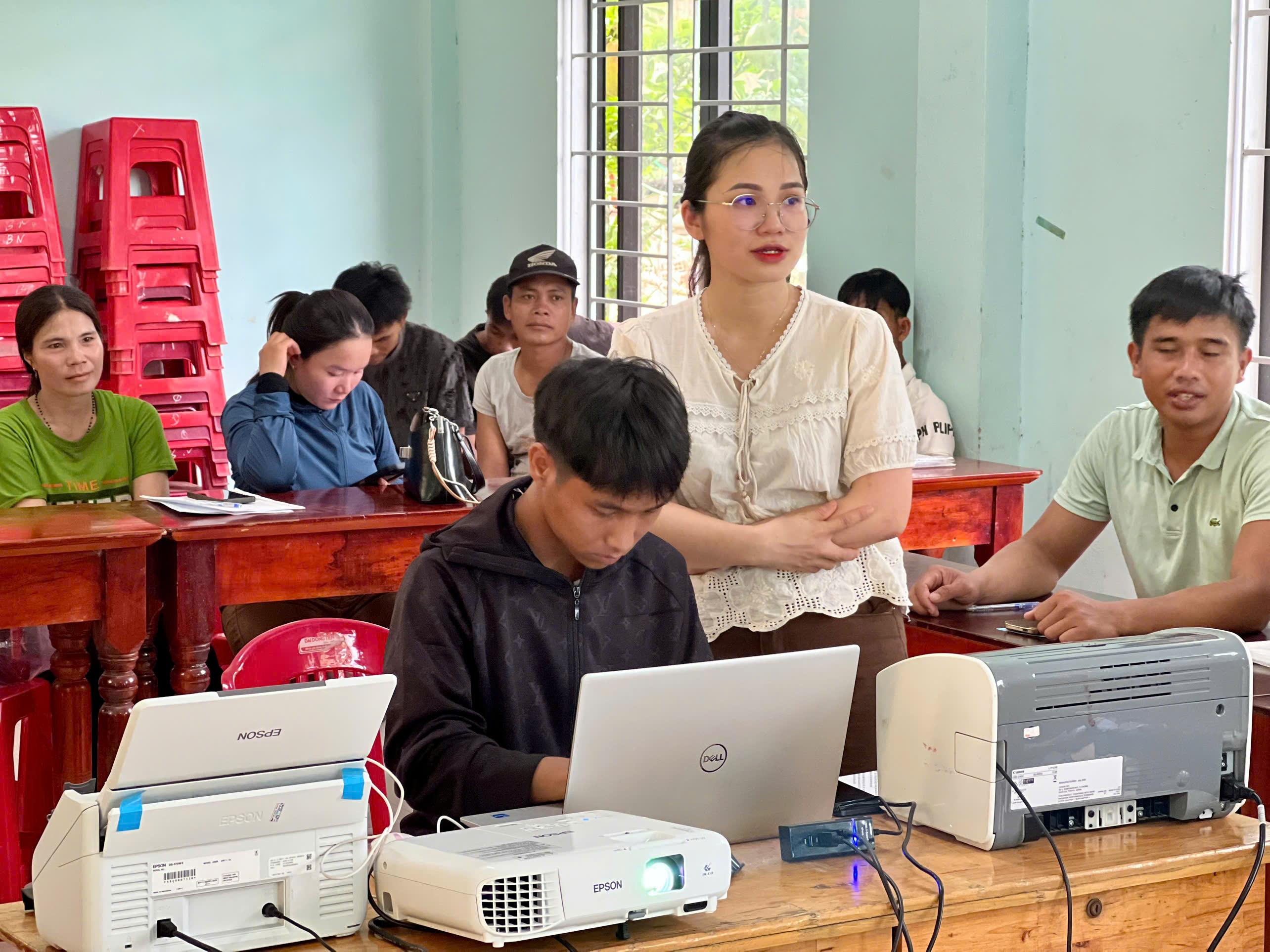 XÃ ĐAKRÔNG HOÀN THÀNH 10 ĐỢT TUYÊN TRUYỀN DỊCH VỤ CÔNG TRỰC TUYẾN LƯU ĐỘNG