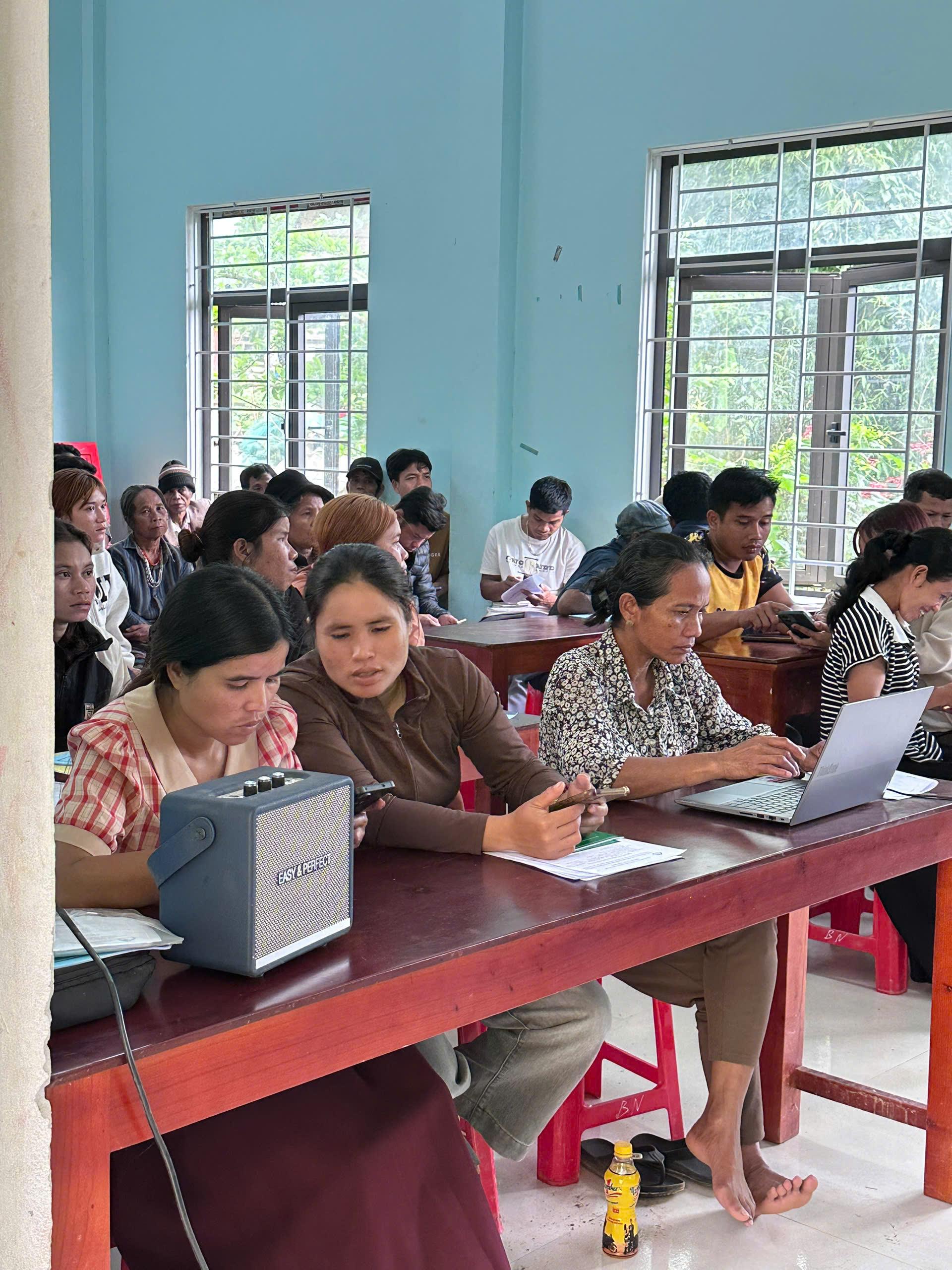 TỔ CHỨC TUYÊN TRUYỀN LƯU ĐỘNG DỊCH VỤ CÔNG TRỰC TUYẾN CHO NGƯỜI DÂN VÙNG SÂU, VÙNG XA DO DỰ ÁN UNDP...